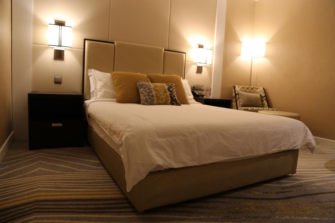 Ambassador Transit - Terminal 2 Khách sạn 3*